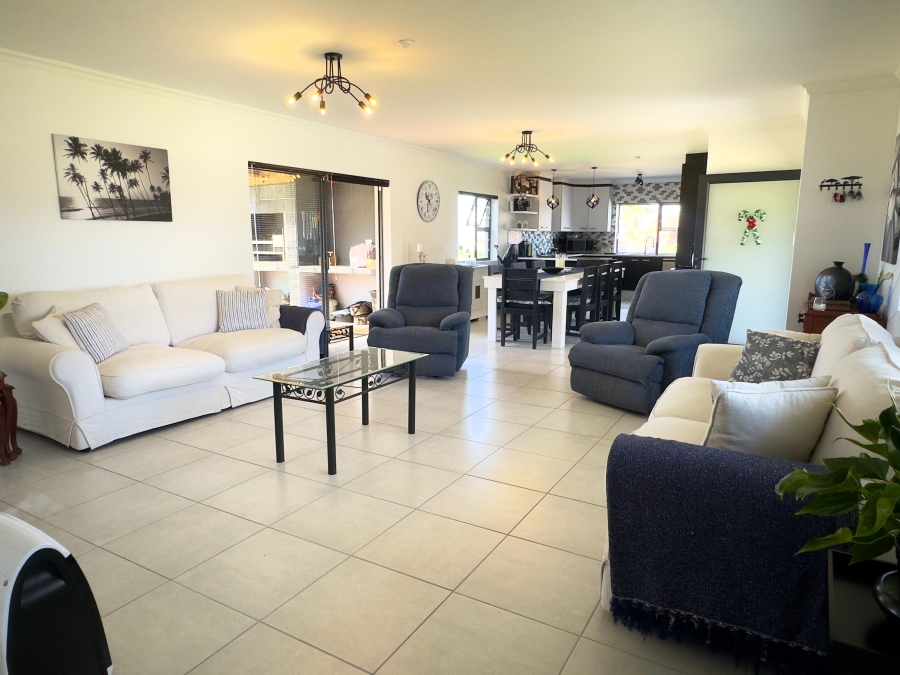 3 Bedroom Property for Sale in Wavecrest Eastern Cape